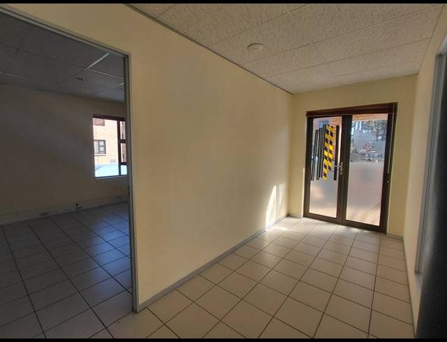 99M² OFFICE TO LET IN FOURWAYS
